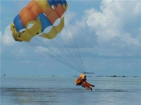 082512 Parasailing.JPG
