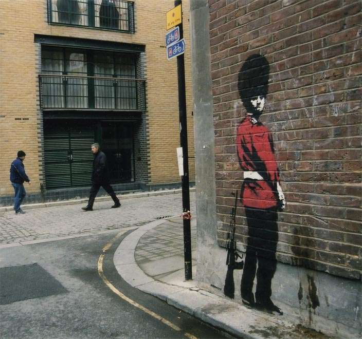 Banksy-pissing-guard