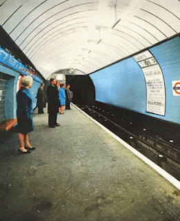 Finger train