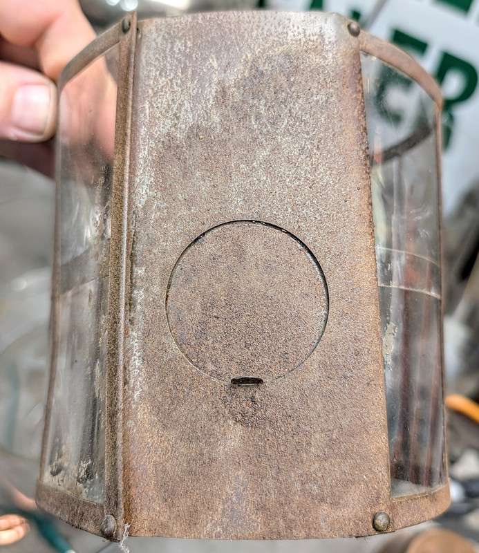 Round lighting door slider